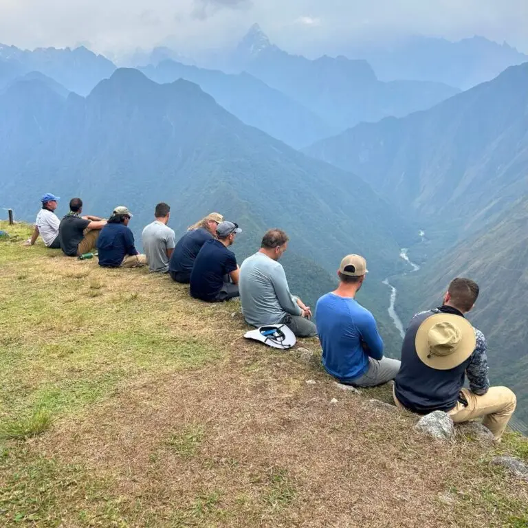 adventuredesk-community-adventures-peru-group-sitting